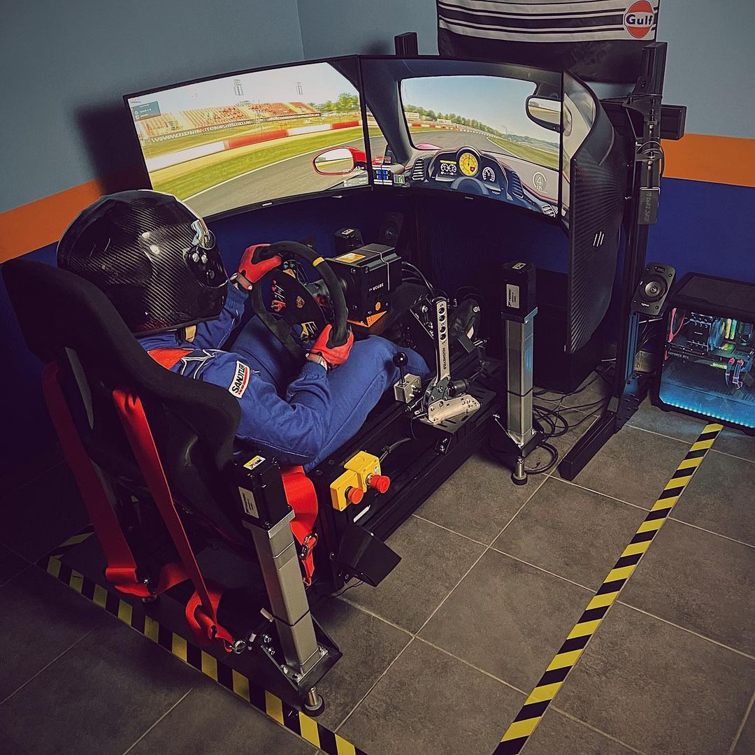 Introducing Ultimate Motion Car Simulator: a combination of realism and retro classics!